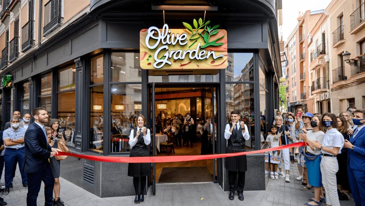 Llega a España Olive Garden, el gigante de la cocina italiana barata de EEUU famoso por sus ensaladas y palitos de pan sin límite