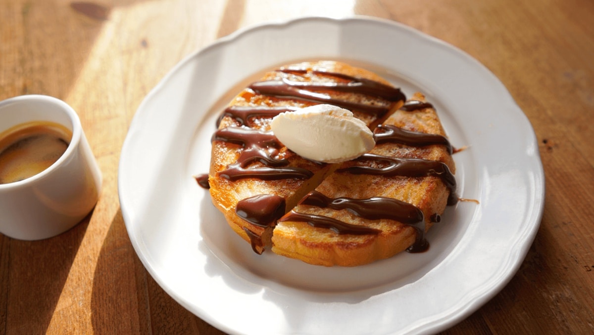 
     Torrijas de café con leche, licor de chocolate y crema de mascarpone: una receta para disfrutar sin freno   