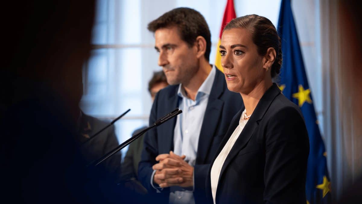 Montero dice que hablará "con todos", incluidos IU y Sumar, para "concretar" el frente amplio que presentó con Rufián