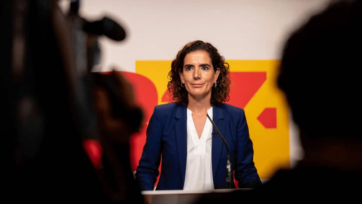 Elma Saiz defiende que las cuentas del PSOE están "sometidas a controles absolutamente eficaces"