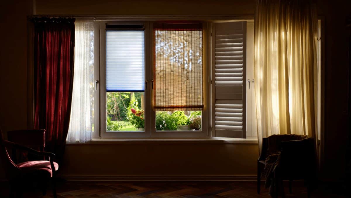 Adiós a las cortinas de siempre: seis ideas para vestir la ventana y cambiar por completo la casa