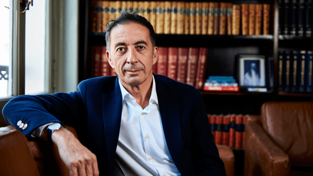 El periodista y escritor Álex Grijelmo, candidato a ocupar la silla 'o' de la RAE