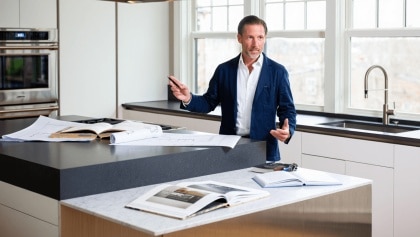 Las razones por las que puedes acabar odiando tu isla de cocina, según un arquitecto: cuidado con la distancia mínima