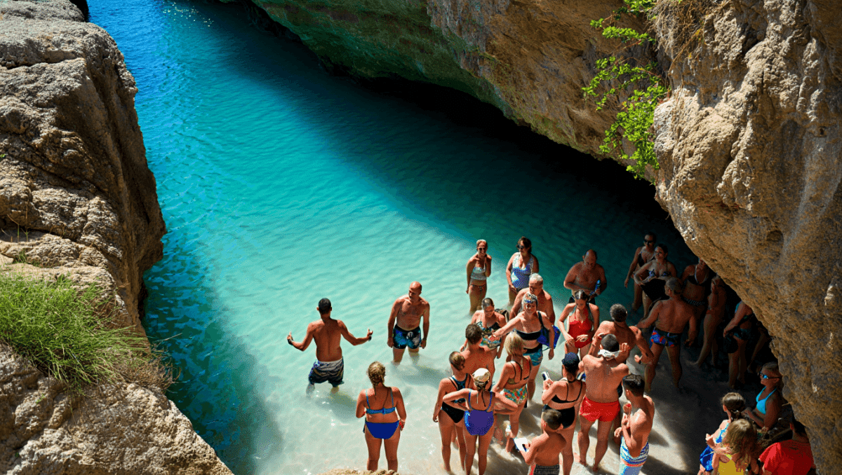 Cova Tallada, la gruta de aguas cristalinas más deseada de Dénia