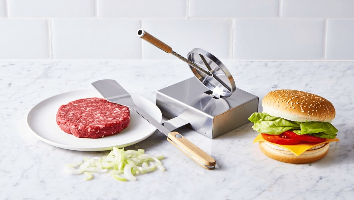 Lidl vende un completo kit para preparar smash burguer en casa: es de acero inoxidable y cuesta menos de 10 euros