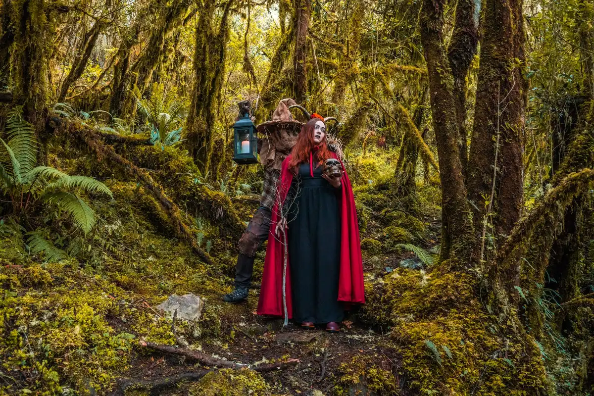 Paisaje de fantasía épica con elementos de magia y aventura en un mundo de ficción.