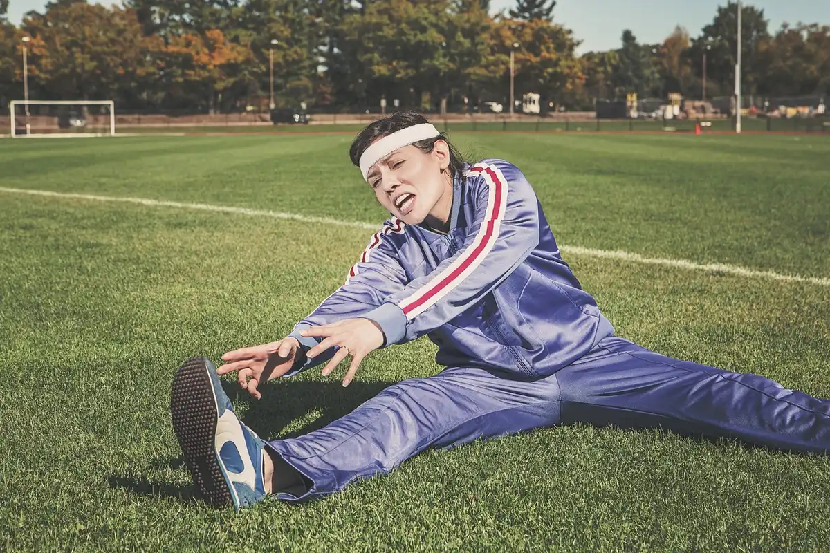 Joven futbolista en el terreno de juego buscando minutos de competencia