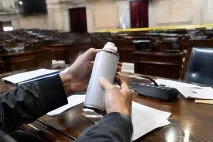 Dimisión reclamada por el PSOE a la diputada del PP que metió gas pimienta en el Congreso: Game over