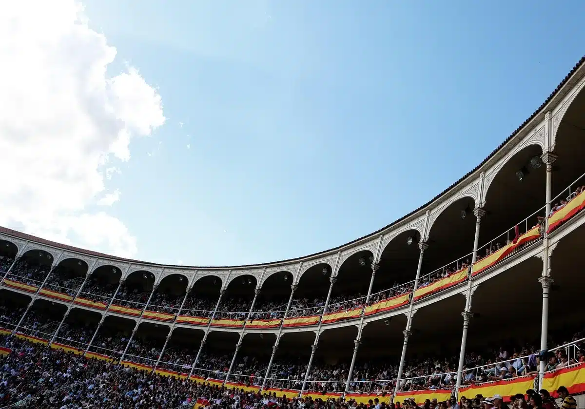 Toreros entrando al ruedo preparados para debut y regreso